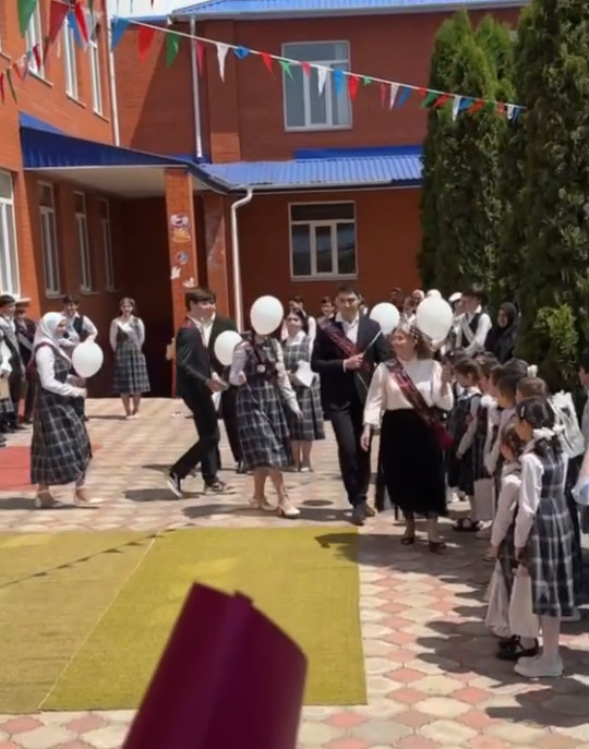 Торжественная линейка последнего звонка в нашей школе!.